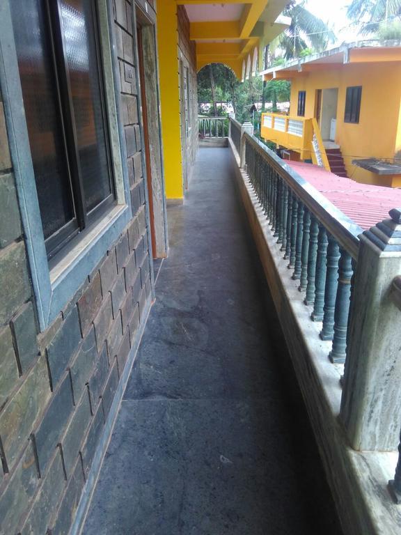 Radhabai Guest House Arambol Bagian luar foto